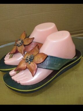 Ted Arthur Thong Sandals Women's Hand Tooled Leather Floral Embroidery Size 7